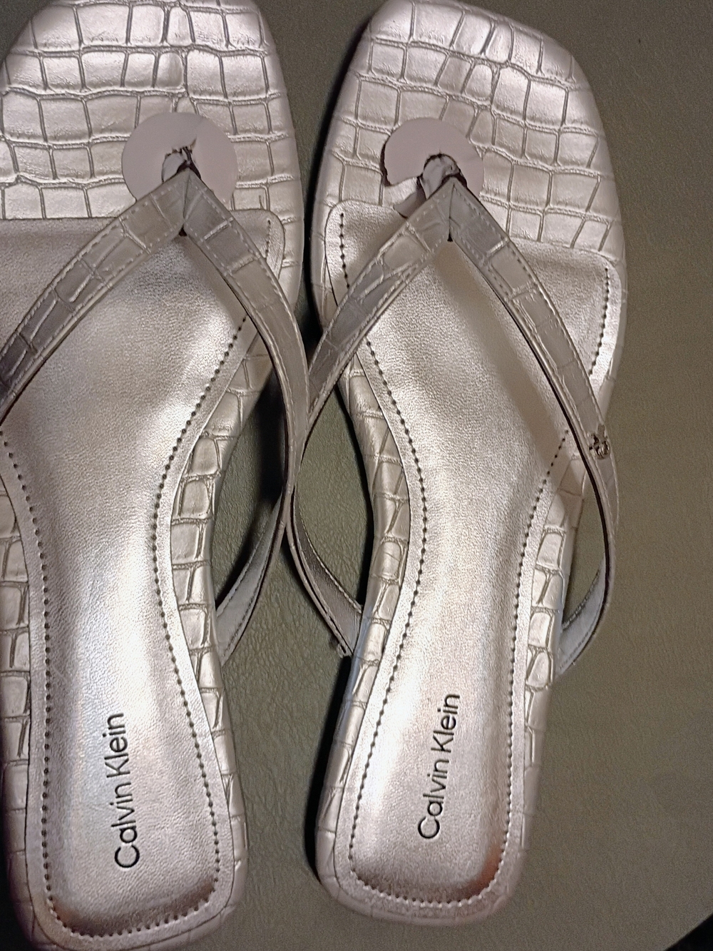 NWT Calvin Klein Women's Silver Croc-Embossed  Thong Sandals KSSTELEA Size 9.5